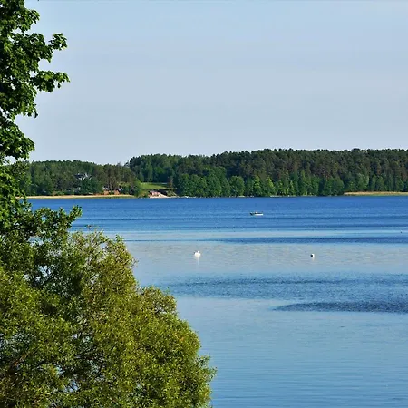 Dom Nad Jeziorem شقة فندقية 3*